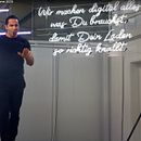 Uffbasse – Bülent Ceylan und Brümmer erklären den digitalen Wandel auf der DMEXCO @home 2020. Cinema, Vídeo e TV, Redes sociais, e Publicidade projeto de Nicola-André Hagmann - 19.10.2022