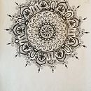 Mon projet du cours : L'art de dessiner des mandalas : créez des motifs géométriques. Desenho e Ilustração com tinta projeto de Caroline Vaillancourt - 11.11.2022