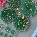 Mi proyecto del curso: Diseño de joyería en resina . % p_villarroel tarafından hazırlanan Aksesuar Tasarımı, Sanat ve El Sanatları, Mücevher Tasarımı, Ve Kendin Yap projesi - 11.15.2022