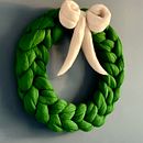 Woolly Christmas Wreath. Fiber Arts & Interior Decoration project by Miriam (Mizz) Evans - 11.17.2022