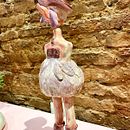"La moda que incomoda" - Creación y modelado de personajes en cerámica . Un proyecto de Diseño de personajes, Bellas Artes y Cerámica de Say Pisni - 28.11.2022