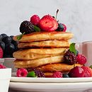 Proyecto del curso, Pancakes de frutos rojos.. Un projet de Photographie , et Photographie gastronomique de Kevin Serrano - 26.12.2022