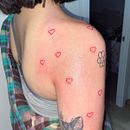 Tatuaje a handpoke. Een project van  Tatoeageontwerp van Natalia Perez Plaza - 07.01.2023