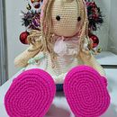 Mi proyecto del curso: Elaboración de muñecas amigurumi románticas. Un progetto di Artigianato, Design di giocattoli, Fiber Art, Uncinetto e Textile Design di Barbara Allison - 09.01.2023