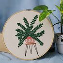 Helecho bordado. Embroider, Botanical Illustration, and Textile Design project by Yahir Burgos-Solís (Antronauta) - 01.14.2023