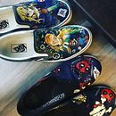 Custom Painted Shoes . % Erin A tarafından hazırlanan Tasarım, Geleneksel illüstras, Ve on projesi - 04.20.2019