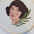 Meu projeto do curso: Criação de retratos bordados com aquarela. Painting, Watercolor Painting, Embroider, and Textile Design project by Marina Dessotti - 01.30.2023