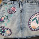 Mi proyecto del curso: Diseño de moda: pintura y bordado sobre prendas. Painting, Fashion Design, Embroider, DIY, Upc, cling, and Textile Design project by Aure Valentín Solari - 10.25.2022