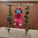 Spiderman colgando . % Marta Fondevila Julià tarafından hazırlanan Tasarım, Ve Kendin Yap projesi - 03.14.2023