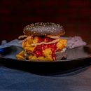 Hamburguesa. Een project van Fotografie van Brayan Arispe - 02.02.2023