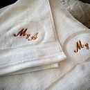 mejora tus prendas con los mejores bordados . Een project van  Reclame van daylu uniformes y bordados - 02.02.2023