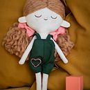 Mi proyecto del curso: Muñecos de tela: diseño, costura y creación de contenido. Projekt z dziedziny Craft, Projektowanie zabawek, Portale społecznościowe, Fotografowanie smartfonem, Fotografia produktowa,  Sz, cie, Fotografia na Instagram, Wzornictwo i krawiectwo użytkownika María Viso González - 12.02.2023