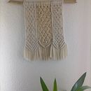 Mi proyecto del curso: Introducción al macramé: creación de un tapiz decorativo. Un projet de Création d'accessoires, Artisanat, Design d'intérieur, Décoration, Art textile, Macramé , et Design textile de lalmazan - 13.02.2023