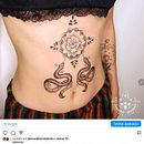 Meu projeto do curso: Tatuagem botânica com pontilhismo. Un progetto di Illustrazione tradizionale, Design di tatuaggi e Illustrazione botanica di jqstdiniz - 22.07.2022