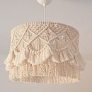 My project for course: Macramé Lamp Design. Un proyecto de Artesanía, Interiorismo, Tejido, Macramé y Diseño textil de jana_nestinova - 21.02.2023