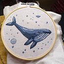 Moby, the whale. Traditional illustration, Embroider, and Textile Design project by l_campschreur - 01.25.2023