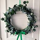 My project for course: Wreath Creation with Dried Flowers Ein Projekt aus dem Bereich Design, Innendesign, L, schaftsbau, DIY, Blumen- und Pflanzendesign und Textildesign von Sara - 26.02.2023