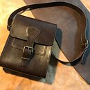 Bolso hombre de cuero artesanal. Projekt z dziedziny Design, Projektowanie dodatków, Craft,  Sz i cie użytkownika josuytxma - 26.02.2023