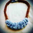 Mi proyecto del curso: Iniciación a la bisutería con cordón: fabrica tus propios collares . % Fiammetta Morace tarafından hazırlanan Sanat ve El Sanatları, Mücevher Tasarımı, Makrome, Ve Tekstil Tasarımı projesi - 02.28.2023