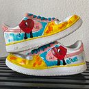 Mi proyecto del curso: Restauración y personalización de sneakers . Projekt z dziedziny Projektowanie dodatków, Projektowanie mod, Malarstwo akr, lowe, DIY, Upc i cling użytkownika Angel Said Pailles Gonzalez - 27.02.2023