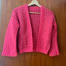 Meu projeto do curso: Crochê: design e confecção de roupas com estilo romântico. Fashion Design, Fiber Arts, DIY, Crochet, and Textile Design project by Clarissa Somogy - 03.20.2023
