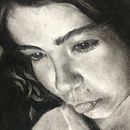 Meu projeto do curso: Retrato artístico com carvão vegetal: criando atmosferas. Un proyecto de Ilustración tradicional, Bellas Artes, Dibujo, Dibujo de Retrato, Dibujo realista y Dibujo artístico de Sonia Sequeira - 23.03.2023