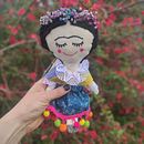 Frida. Un projet de Artisanat, Conception de jouets, Réseaux sociaux, Photographie smartphone, Photographie de produits, Photographie pour Instagram, Confection de patrons et vêtements , et Couture de Yolanda Flórez Pandiella - 04.04.2023