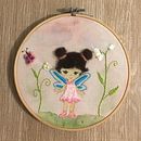Meu projeto do curso: Ilustração têxtil com tinta acrílica, feltro e bordado. Un progetto di Artigianato, Ricamo, Pittura acrilica, Needle felting e Textile Design di sanasereiki - 12.04.2023