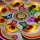 Beginners Guide to Traditional Rangoli Art. Un progetto di Design, Artigianato, Street Art e Illustrazione tradizionale di Susma Singh - 10.04.2023