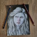 Mi proyecto del curso: Retrato creativo en claroscuro con lápiz. Un projet de Illustration traditionnelle, Dessin au cra, on, Dessin de portrait, Dessin artistique, Dessin aux cra , et ons de couleur de Grecia capistran - 17.04.2023