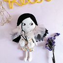 Mi proyecto del curso: Muñecos de tela: diseño, costura y creación de contenido. Een project van Craft, Speelgoedontwerp, Naaiwerk, Social media, Mobiele fotografie, Productfotografie, Fotografie voor Instagram y Patroonontwerp en kleermakerij van Verónica Otayza Oliva - 08.05.2023