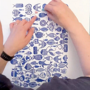 105 Fishes. Un proyecto de Diseño, Ilustración tradicional, Artesanía y Estampación textil de Ali Baecker | 3 Dotted Penguins - 17.05.2023