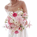 My project for course: Floral Arrangement Design with Seasonal Blooms. Een project van Interieurontwerp, L, scaping,  Interieurdecoratie, DIY y Bloem- en plantenschikken van Indah Chrisninda - 22.05.2023
