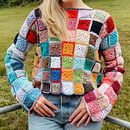 My project for course: Granny Square Crochet: Make Your Own Sweater. Un projet de St, lisme, Art textile, DIY, Crochet , et Design textile de Blossom Bets - 22.06.2023