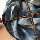 Proyecto LUM / conjunto de pantallas textiles para luminarias: teñidas y costuradas a mano. Projekt z dziedziny Design, Craft, Wzornictwo przem, słowe,  Sz, cie, Wzornictwo tekst, liów i Farbowanie tkanin użytkownika KOTÓ Ensayos textiles - 03.07.2023