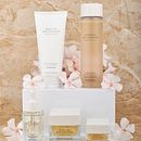 Photoshoot set para White Tea de Elizabeth Arden. Un proyecto de Fotografía, Fotografía de producto, Fotografía de estudio, Publicidad, Dirección de arte, Br, ing e Identidad, Marketing, Post-producción fotográfica		, Escenografía, Retoque fotográfico, Creatividad, Iluminación fotográfica, Gestión del Portafolio, Fotografía digital y e-commerce de Sebastián Bakero - 28.07.2023