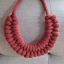 My project for course: Rope Jewelry for Beginners: Make Your Own Necklaces. Un progetto di Artigianato, Design di gioielli, Macramè e Textile Design di dryusraelsawi - 04.08.2023