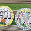 Mi proyecto del curso: Mosaicos contemporáneos: crea motivos florales con teselas. Een project van Craft, Meubelontwerp en -bouw, Keramiek,  Interieur y DIY van Marjorie Prieto - 08.08.2023