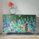 Botanical Sideboard Commission Piece. Un proyecto de Diseño, creación de muebles					, Artesanía, Bellas Artes, Ilustración tradicional, Diseño de interiores, Diseño y Pattern Design de Chloe Kempster - 18.08.2023