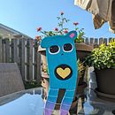 My project for course: Paper Mache for Beginners: Sculpt a Colorful Character. Traditional illustration, Character Design, To, Design, Art To, s, and Creating with Kids project by Charlene Willems - 08.20.2023