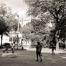 TARDES DE FUTBOL EN LA PLAZA. Un progetto di Fotografia di Orlando Barboza - 23.08.2023