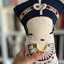 Nefertiti doll. Projekt z dziedziny Wzornictwo tekst, liów, Craft,  Haft, Design i  Haft pętelkow użytkownika Elena Mariño - 27.08.2023