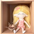 Mi proyecto del curso: Muñecos de tela: diseño, costura y creación de contenido. Un projet de Artisanat, Conception de jouets, Réseaux sociaux, Photographie smartphone, Photographie de produits, Couture, Photographie pour Instagram , et Confection de patrons et vêtements de Verónica Padilla Aguilera - 09.09.2023