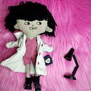 Mi proyecto del curso: Muñecos de tela: diseño, costura y creación de contenido. Un progetto di Artigianato, Design di giocattoli, Social media, Fotografia con smartphone, Fotografia di prodotti, Cucito, Fotografia per Instagram, Modellistica e confezione sartoriale di ivonne_pang - 10.09.2023