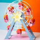 My project for course: Paper Sculpture for Set Design - Ferris Wheel. Design, Ilustração tradicional, Artesanato, Escultura, Design de cenários, Papercraft, Fotografia do produto, e DIY projeto de Barbara Marcantonio - 18.04.2023