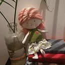 Mi proyecto del curso: Muñecos de tela: diseño, costura y creación de contenido. Un projet de Artisanat, Conception de jouets, Réseaux sociaux, Photographie smartphone, Photographie de produits, Couture, Photographie pour Instagram , et Confection de patrons et vêtements de Marga Roura - 24.09.2023