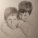 Retrato hermanos - grafito. Un projet de Dessin, Dessin au cra, on, Dessin de portrait, Dessin réaliste, Dessin artistique , et Beaux Arts de César Delgado - 06.11.2022