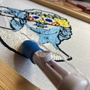 Mi proyecto del curso: Técnicas de punch needle para decorar tu hogar. Un proyecto de Diseño de complementos, Artesanía, Bordado, Decoración de interiores, Tejido, Punch needle y Diseño textil de Nusky Ollero - 26.09.2023