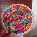 Práctica de puntadas en una pieza decorativa :). Embroider, Sewing, DIY, Upc, cling, and Textile Design project by Rodyka Zoe - 09.29.2023