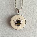 Mi proyecto del curso: Bordado en miniatura: crea joyas textiles. Een project van Sieradenontwerp, Borduurwerk y Textielontwerp van Francisca Vásquez G - 07.10.2023